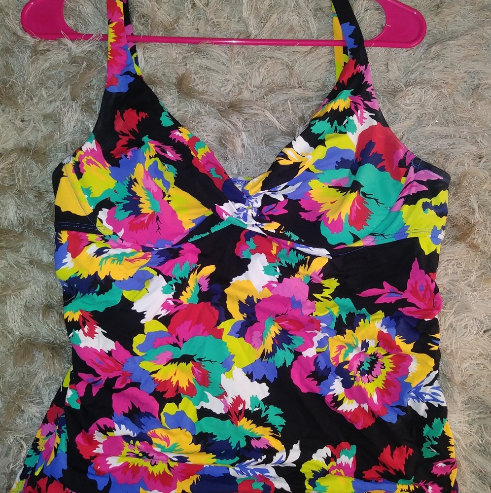 📦 Floral Swim Top